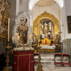 La Virgen del Amparo preside el Rosario y procesiona en su parroquia