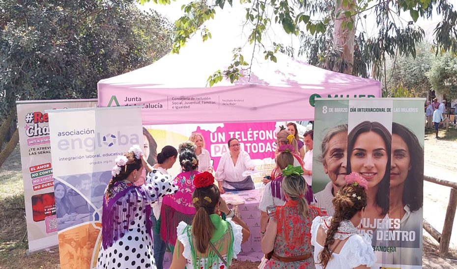 La Junta instala por tercer año un punto InfoMujer en El Rocío contra la violencia de género