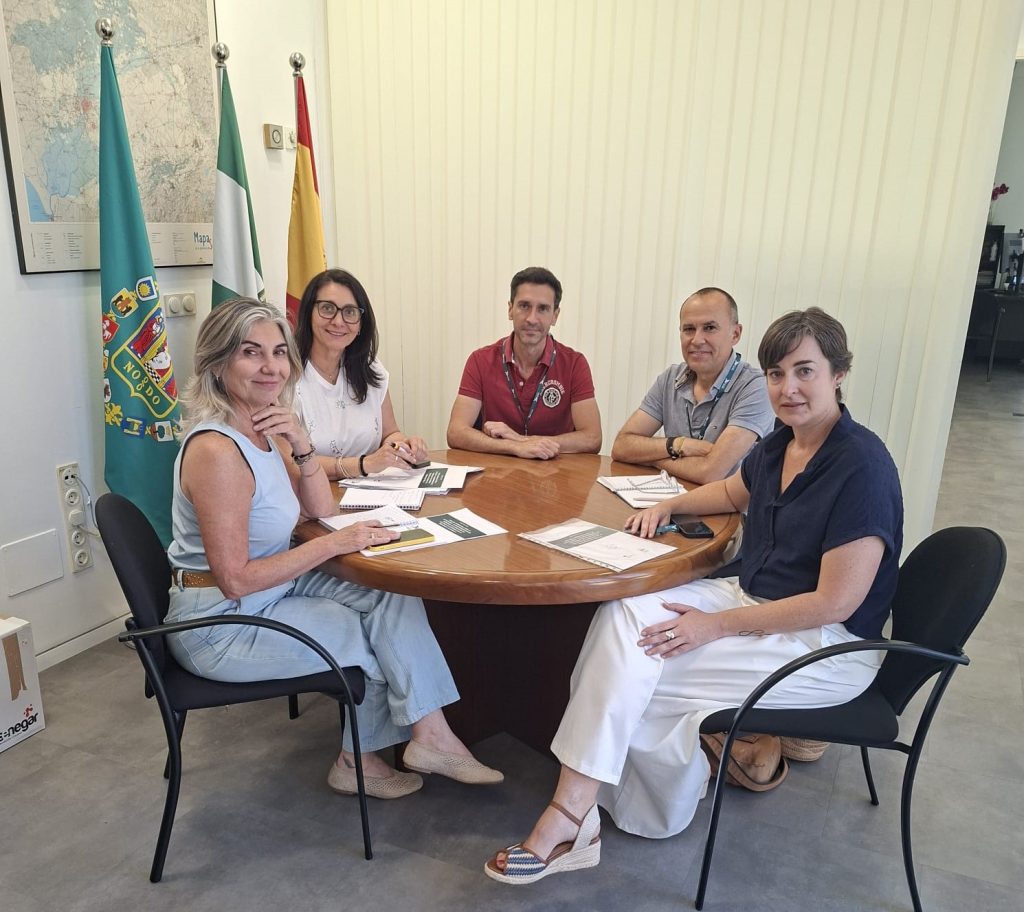 Diputación y Farmacéuticos de Sevilla exploran colaboración contra la soledad no deseada de mayores
