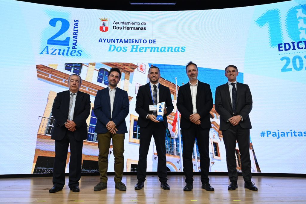 Dos Hermanas recibe dos Pajaritas Azules por su excelencia en reciclaje de papel