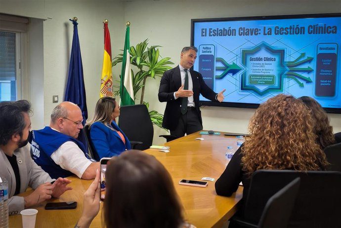 Una delegación de Brasil toma nota de cómo funciona el Virgen Macarena