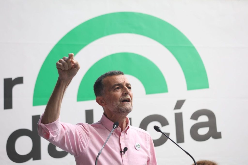 PSOE y Por Andalucía denuncian la retirada 'ilegal' de carteles electorales del 17M en Sevilla