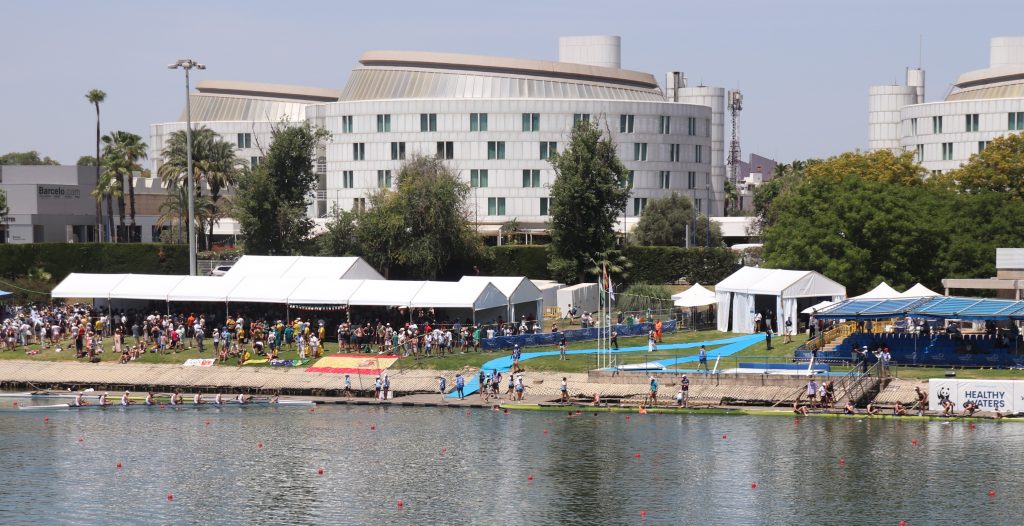 El 061 reanima a una mujer tras caer al Guadalquivir en el Paseo Juan Carlos I de Sevilla