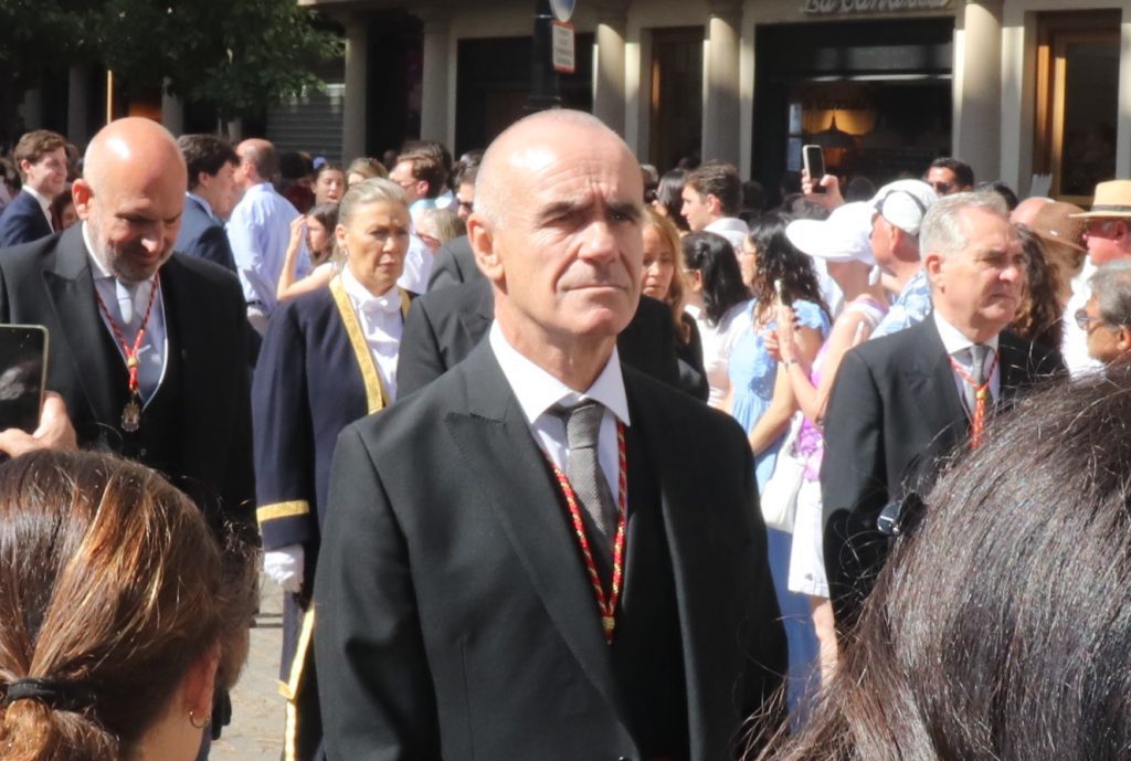 El PSOE de Sevilla tiende la mano al PP para negociar tras el "teatro" con Vox por la mezquita