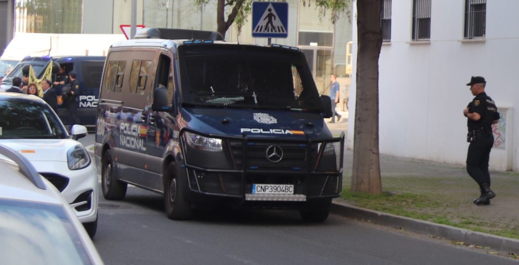 Detenido en Barcelona un hombre por robar en domicilios de Sevilla con 'sumisión química' vía app de citas