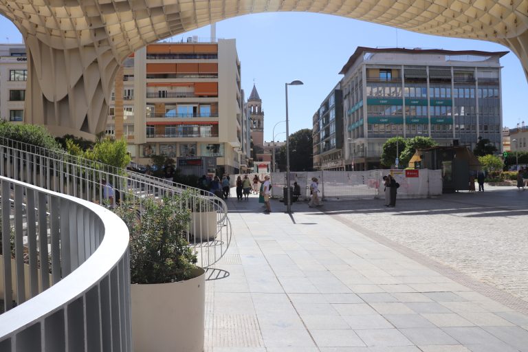 Escuelas P&iacute;as estar&aacute; cortada al tr&aacute;fico 2 meses desde el lunes, mientras que las obras del tranvib&uacute;s se retrasan hasta septiembre