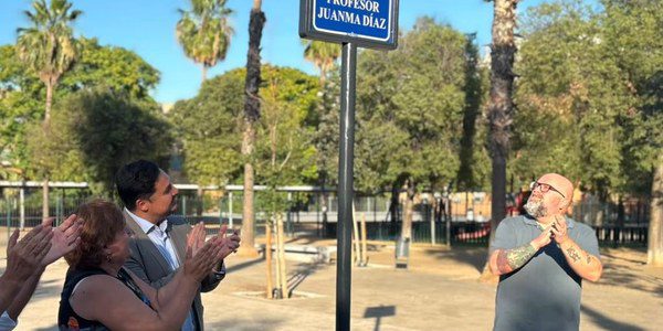 Sevilla Este dedica un parque infantil a Juanma Díaz, profesor y ejemplo de vida