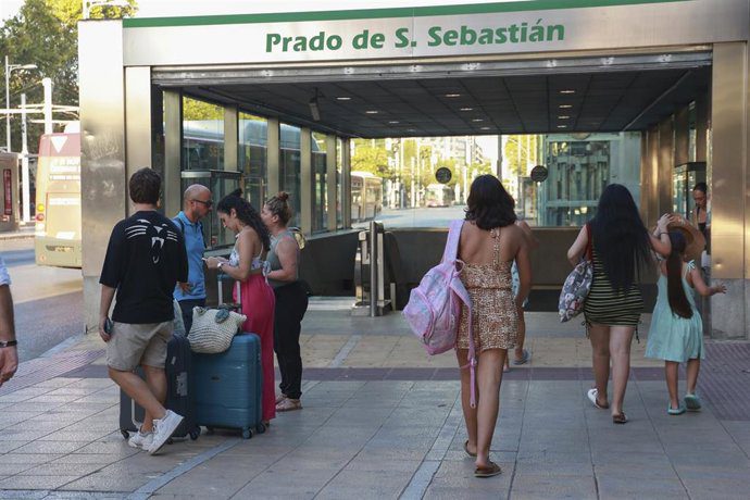 Metro de Sevilla amplía 2 horas su horario hasta la 1:00 por el Icónica Fest