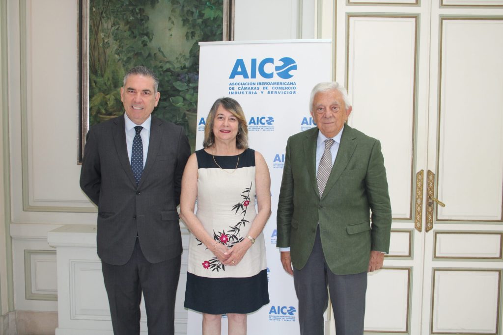 Sevilla y Cuba exploran vías para potenciar sus relaciones comerciales y empresariales