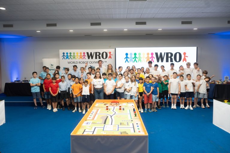 Cerca de cien escolares sevillanos compiten en el Campeonato Provincial de Rob&oacute;tica