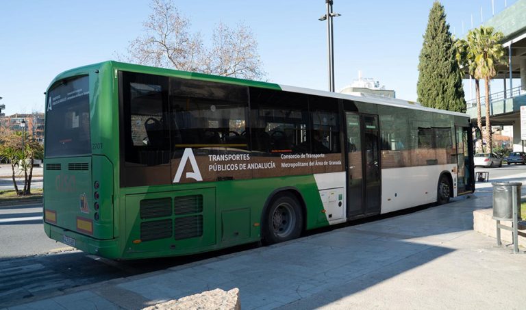 La Junta firma contratos por 800 millones para transporte de l&iacute;neas de autobuses en cinco provincias