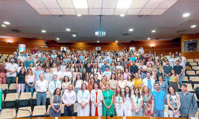 El Virgen del Rocío incorpora a 165 nuevos residentes en 48 especialidades