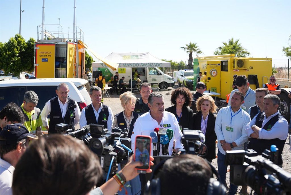 Seis familias desalojadas en Guillena pueden volver a sus casas tras estabilizarse el incendio