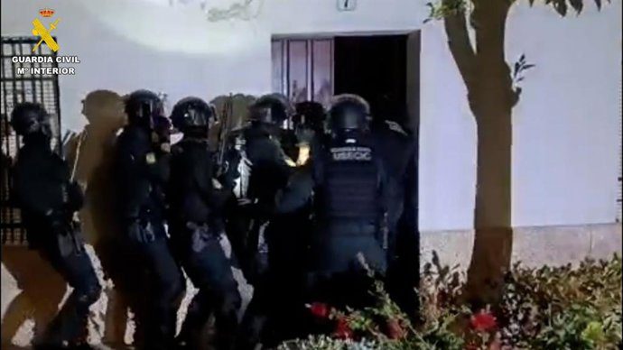 La Guardia Civil desarticula la distribución de droga al menudeo en tres pueblos de la Sierra Norte: 27 detenidos