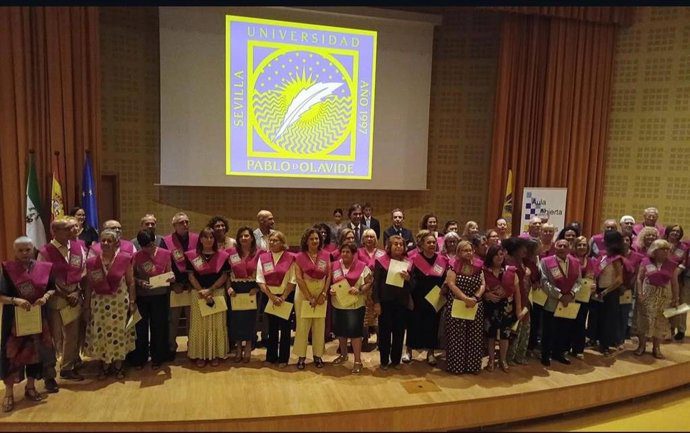 250 mayores de la provincia de Sevilla se gradúan en el Aula Abierta de la UPO