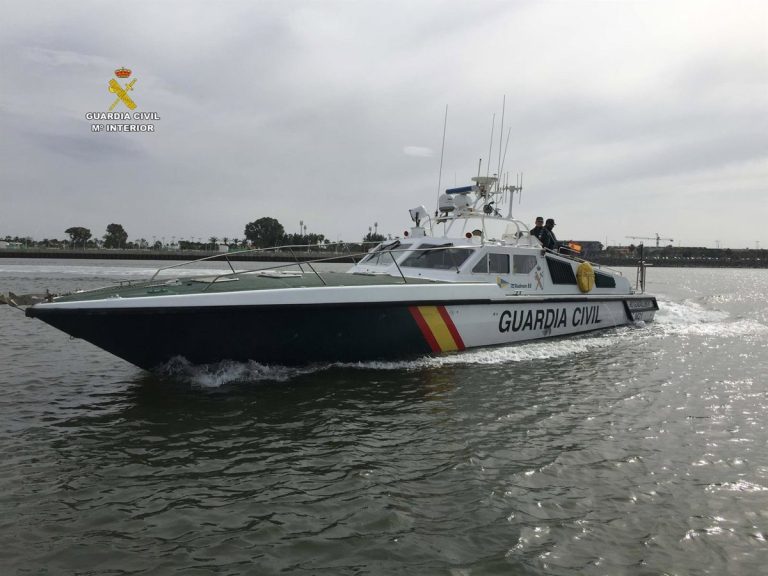 Interior invertir&aacute; 8 millones en tres barreras flotantes contra narcolanchas en el Guadalquivir