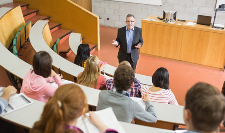 La Junta mejora el salario de 631 PDI de las universidades sevillanas con nuevos complementos