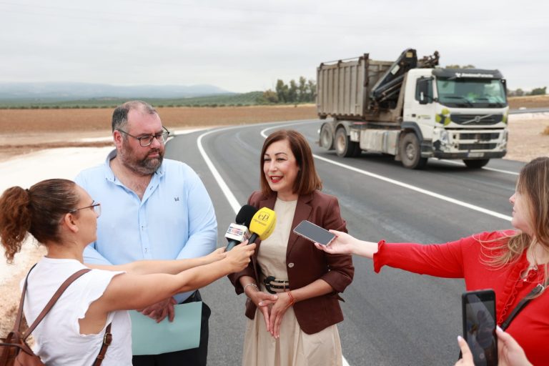 El Rubio inaugura su Ronda de Circunvalaci&oacute;n tras invertir 490.000 euros para desviar el tr&aacute;fico pesado