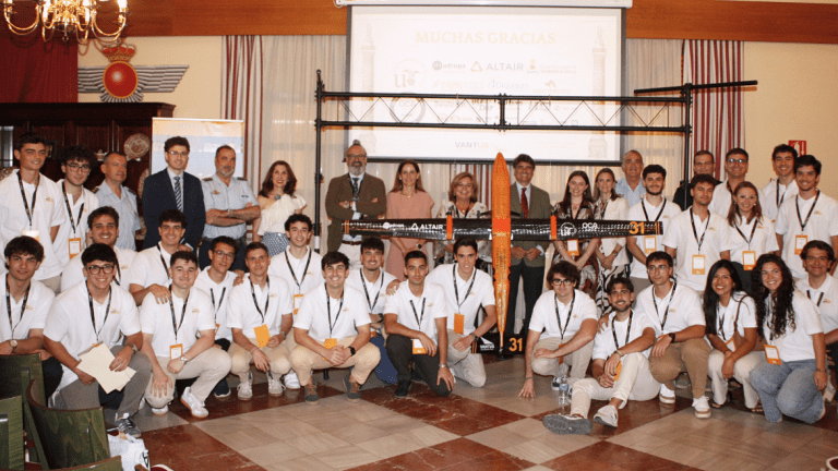 Vantus de la US presenta Trajanus, primera aeronave universitaria del mundo con ISO 9001