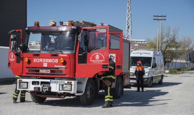 Un hombre de 76 a&ntilde;os muere al caer su coche al r&iacute;o en Pinos Puente, Granada