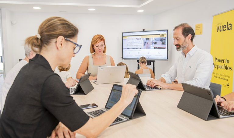La Junta quiere combatir despoblaci&oacute;n rural con n&oacute;madas digitales