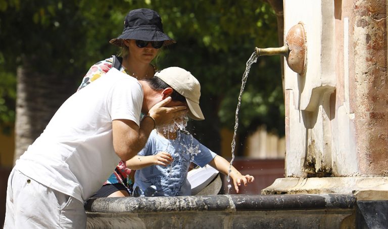 Andaluc&iacute;a activa protocolo por ola de calor tras 427 urgencias y avisos naranjas