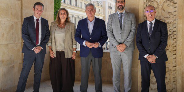 José Luis Sanz anima al nuevo director del San Pablo a conseguir juntos nuevas rutas aéreas