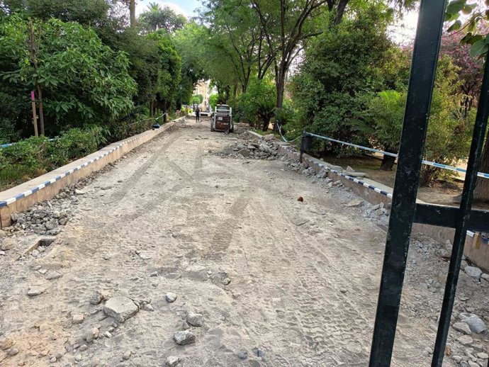 El Ayuntamiento invierte 1 millón de euros en renovar pavimentos de parques de Sevilla