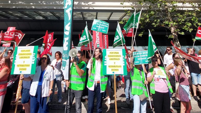 SATSE protesta en Sevilla por el bloqueo del convenio de sanidad privada y la precariedad laboral