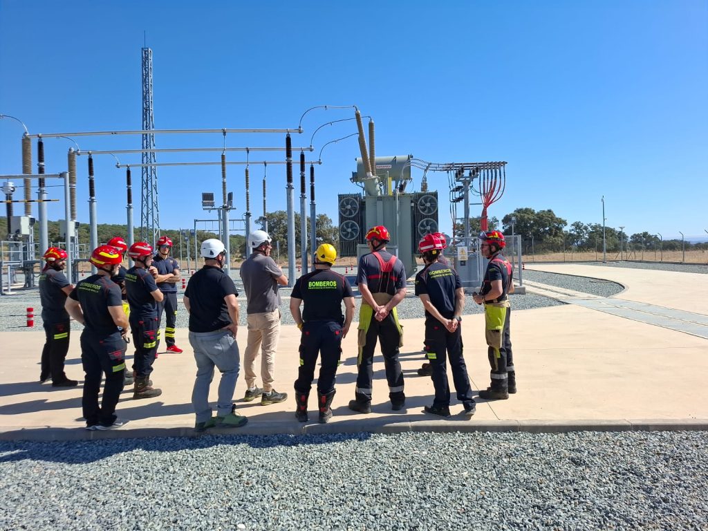 12 bomberos del Consorcio se forman en la PFV Guillena para combatir incendios fotovoltaicos