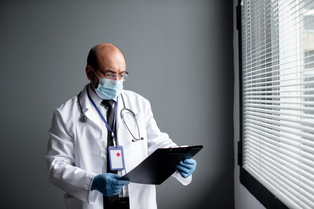 Médicos Forenses Interinos en Sevilla: 3 plazas con 4.281€/mes