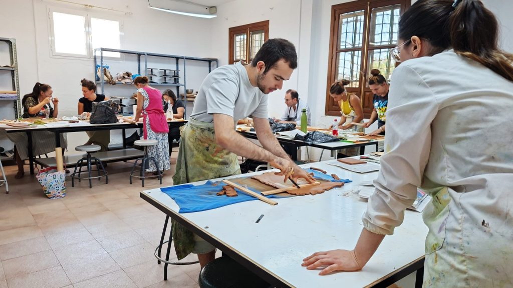 Un curso de alfarería en Carmona reivindica el oficio como patrimonio y salida laboral