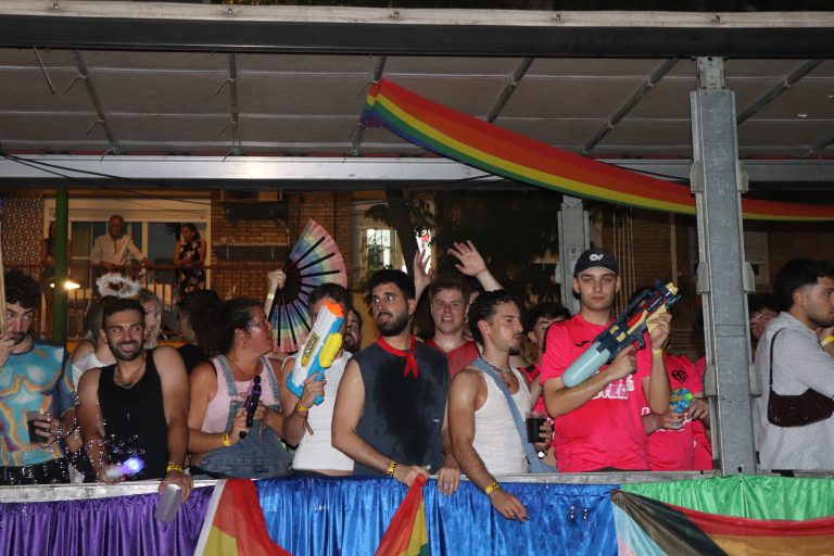 M&aacute;s de 10.000 personas en la manifestaci&oacute;n del Pride Sevilla 2026, el m&aacute;s amplio y descentralizado