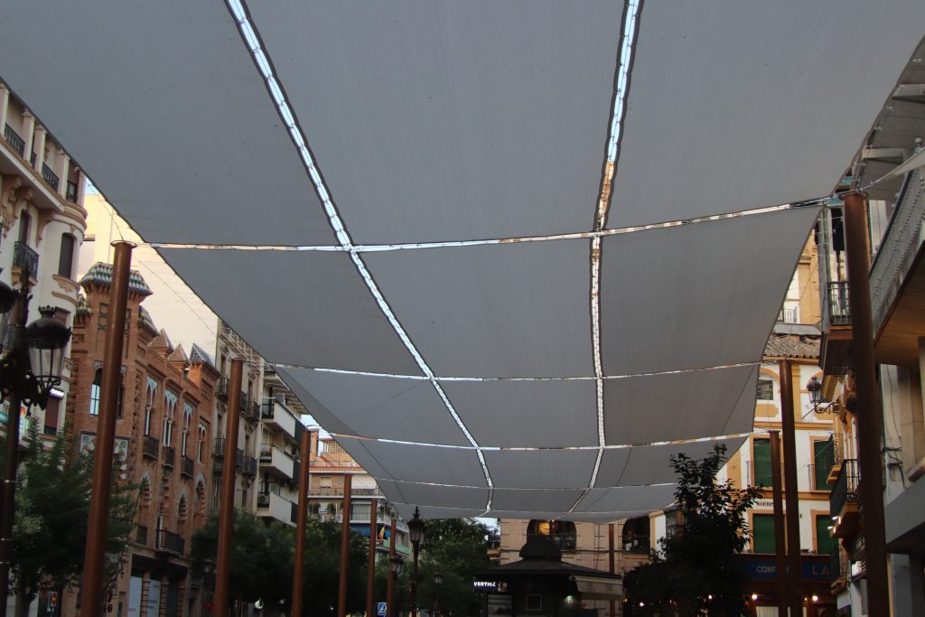 Sevilla afronta hoy 38 °C y una ola de calor que alcanzará los 40 °C el miércoles
