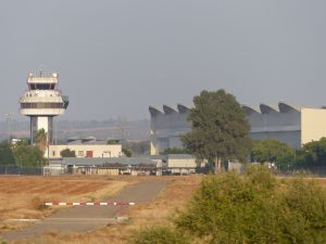 Fallece una persona en un accidente de tráfico en la salida del aeropuerto de Sevilla