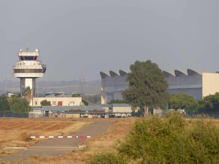 Fallece una persona en un accidente de tráfico en la salida del aeropuerto de Sevilla