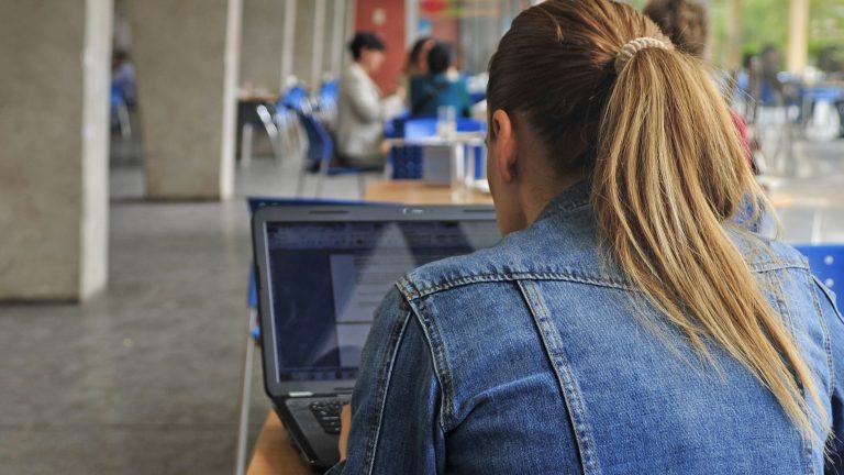 La UPO convoca 120 becas comedor para el curso 2026/2027 con plazo hasta el 15 de septiembre