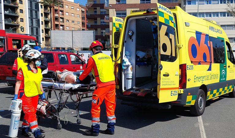 Muere un trabajador de 63 a&ntilde;os al caer de una m&aacute;quina elevadora en Villamanrique