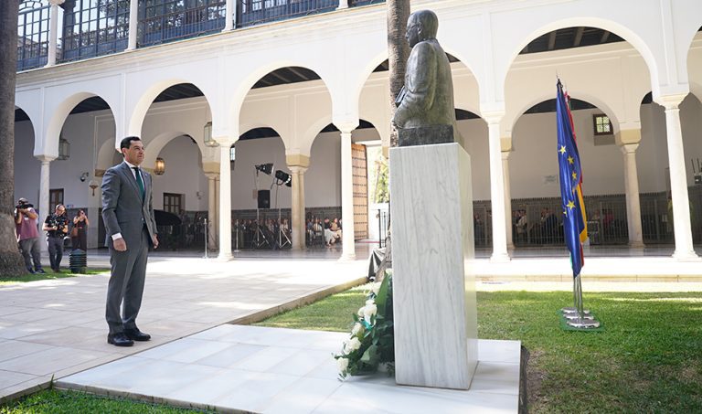 Moreno inicia su tercer mandato apelando a la 'regeneraci&oacute;n' y 'liderazgo' de Andaluc&iacute;a