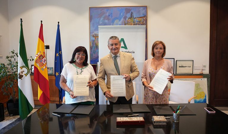 El SAS y el Consejo Andaluz de Enfermer&iacute;a firman un protocolo para mejorar la asistencia