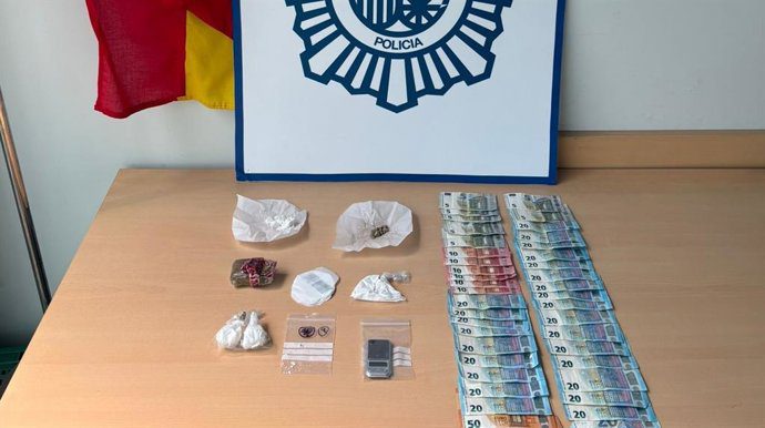 Cuatro detenidos y 2.000 euros incautados al desmantelar un punto de venta de droga en Santa Catalina