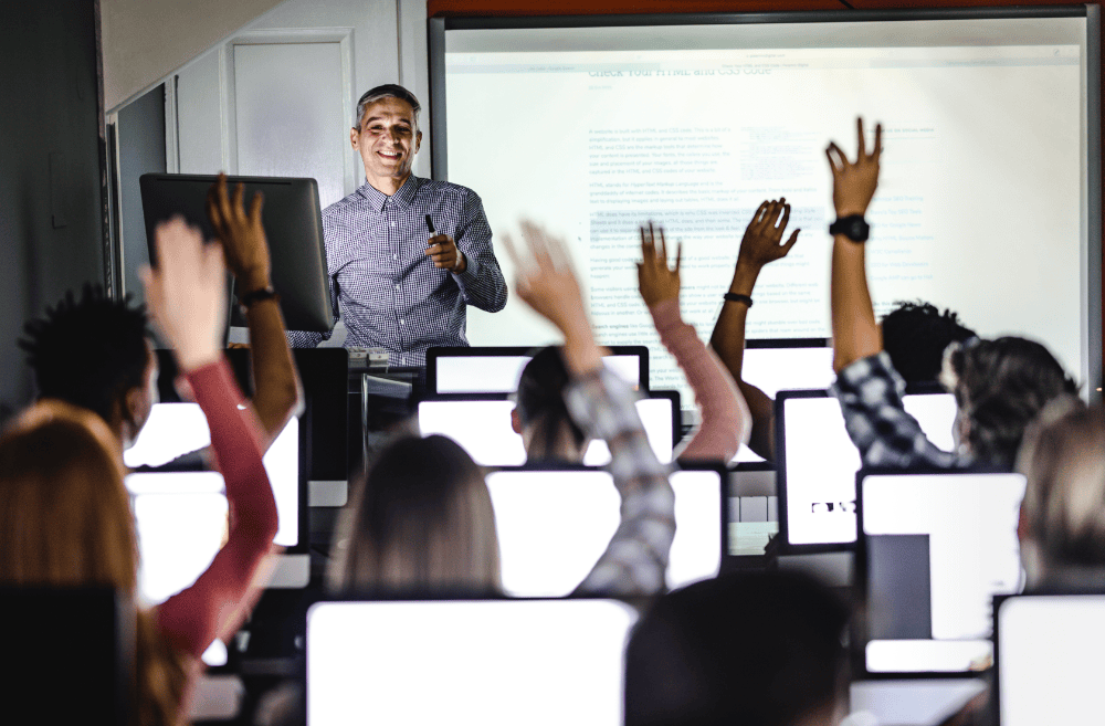 Solo el 46,5% de planes docentes cita tecnología digital, según un estudio de la US