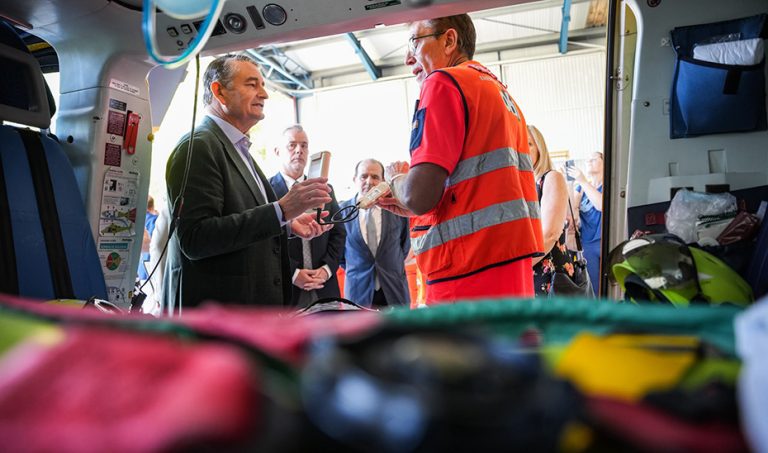 Andaluc&iacute;a culmina la transfusi&oacute;n sangu&iacute;nea a&eacute;rea con 61 casos; Sevilla lidera el protocolo pedi&aacute;trico