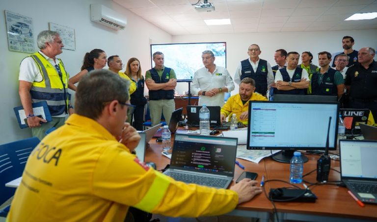 El Infoca inicia el ataque directo al incendio de Los Gallardos (Almer&iacute;a) tras quemar 6.600 hect&aacute;reas