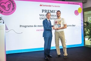 El programa de mentoría de la US en Polígono Sur beneficia a 2.200 niños y recibe el Premio ABC Solidarios