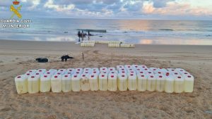 Tres detenidos y 2.750 litros de gasolina incautados al narco en Cádiz