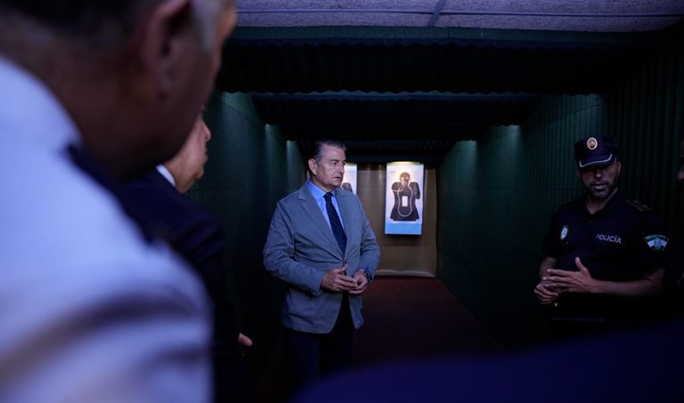 El IESPA de Aznalc&aacute;zar (Sevilla) estrena la primera galer&iacute;a m&oacute;vil de tiro de Espa&ntilde;a para polic&iacute;as