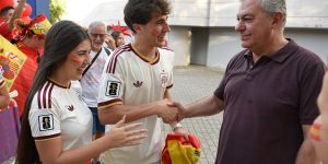 Éxito rotundo en Sevilla: 15.000 personas llenan los recintos del Ayuntamiento para la final del Mundial