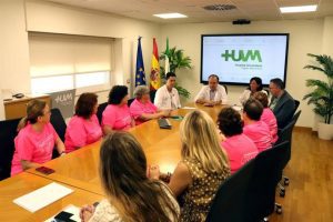El Hospital Virgen Macarena de Sevilla recibe una donación de 10.000 euros para investigación contra el cáncer