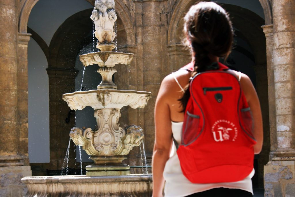 La US concede ayudas al estudio a 1.012 estudiantes para el curso 2025-26